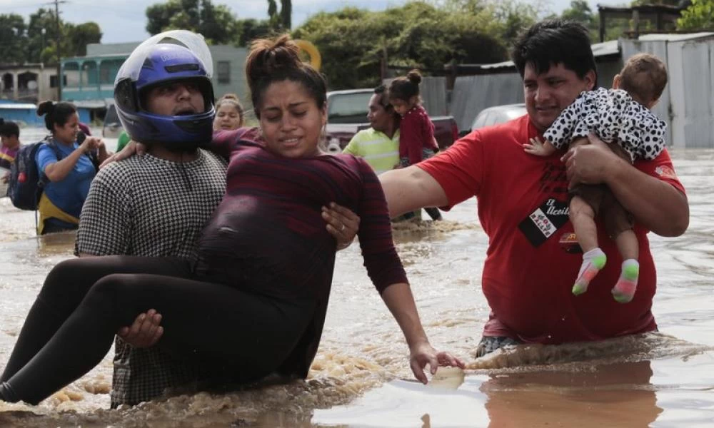 Πλημμύρες στην Κεντρική Αμερική: Πάνω από 70 νεκροί - Μεγάλες καταστροφές